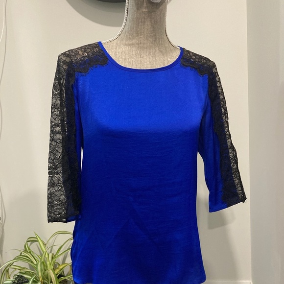 BCBG l Blue Black Blouse l Size 4 - Picture 6 of 7